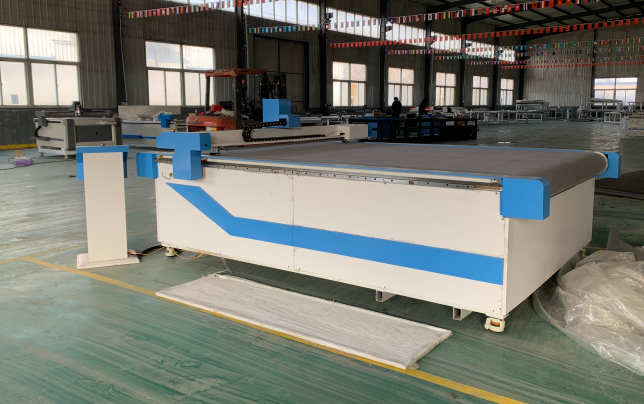 The second detailed picture of China CNC Carbon Fiber Cloth Contour Cutting Machine with Vibrating Knife 